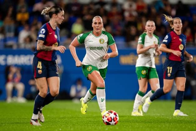 241016 Maria Leon of Barcelona and Cathinka Tandberg of Hammarby during the Women s Champions League football match between Barcelona and Hammarby on October 16, 2024 in Barcelona. Photo: Johanna Säll BILDBYRAN kod JL JL0454 fotboll football soccer fotball uefa womens champions league barcelona hammarby dam bbeng Copyright: JOHANNAxSÄLL BB241016BB757