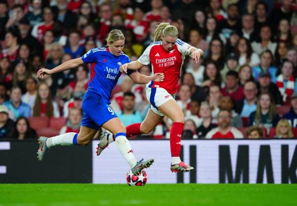 Elise Thorsnes of Valerenga battle for the ball against Alessia Russo (R) of Arsenal Women FC during their UEFA Women s Champions league match Arsenal Women v Valerenga Women, UEFA Women s Champions League, Group C, Emirates Stadium, London, UK - 16 Oct 2024 Editorial use only  Copyright: xJavierxGarcia Shutterstockx 14783004as