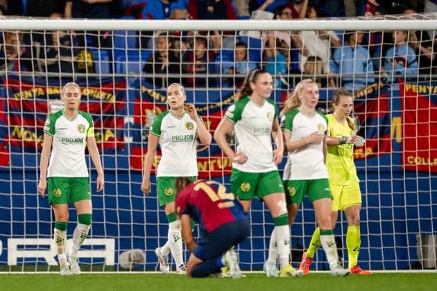 241016 Players of Hammarby look dejected after the 5-0 goal during the Women s Champions League football match between Barcelona and Hammarby on October 16, 2024 in Barcelona. Photo: Johanna Säll BILDBYRAN kod JL JL0454 fotboll football soccer fotball uefa womens champions league barcelona hammarby dam bbeng depp Copyright: JOHANNAxSÄLL BB241016BB777