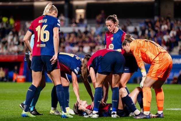 241016 Maria Leon of Barcelona in pain during the Women s Champions League football match between Barcelona and Hammarby on October 16, 2024 in Barcelona. Photo: Johanna Säll BILDBYRAN kod JL JL0454 fotboll football soccer fotball uefa womens champions league barcelona hammarby dam bbeng depp skada Copyright: JOHANNAxSÄLL BB241016BB780