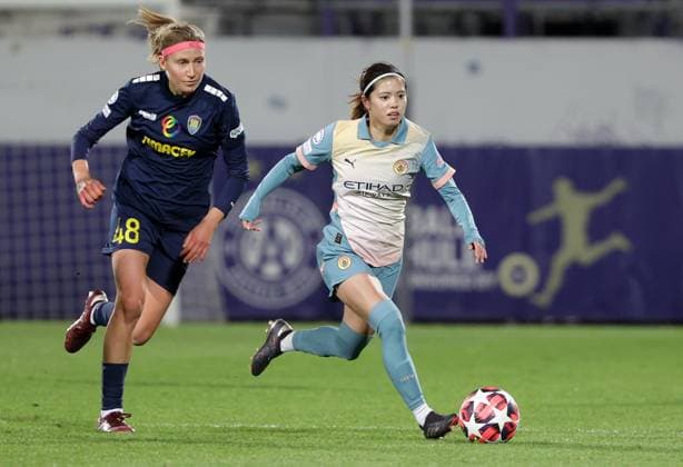 WOMEN SOCCER - UEFA CL, St.Poelten vs Man.City VIENNA,AUSTRIA,16.OCT.24 - WOMEN SOCCER - UEFA Women s Champions League, group stage, SKN Sankt Poelten vs Manchester City. Image shows Kamila Dubcova (St.Poelten) and Yui Hasegawa (Man.City).  GEPAxpictures xWalterxLuger