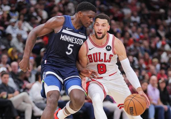 Bilder des Jahres 2024, Sport 10 Oktober Sport Themen der Woche KW42 Sport Bilder des Tages CHICAGO, IL - OCTOBER 16: Minnesota Timberwolves guard Anthony Edwards (5) guards Chicago Bulls guard Zach LaVine (8) during the second half of a preseason game on October 16, 2024 at the United Center in Chicago, Illinois. (Photo by Melissa Tamez Icon Sportswire) NBA, Basketball Herren, USA OCT 16 Preseason Timberwolves at Bulls EDITORIAL USE ONLY Icon24101629