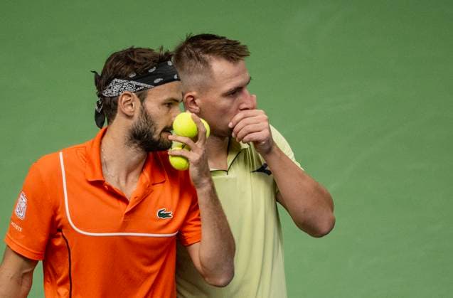 Sport Bilder des Tages STOCKHOLM 20241017 Dubbelmatchen mellan Gonzalo Escobar och Diego Hidalgo fran Ecuador mot Hugo Nys fran Monaco (tv) och Jan Zielinski fran Polen (th) under Stockholm Open i Kungliga tennishallen. Stockholm SVERIGE x10430x