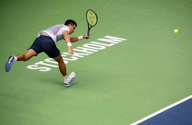 STOCKHOLM 20241017 Dubbelmatchen mellan Gonzalo Escobar (bild) och Diego Hidalgo fran Ecuador mot Hugo Nys fran Monaco och Jan Zielinski fran Polen under Stockholm Open i Kungliga tennishallen. Stockholm SVERIGE x10430x