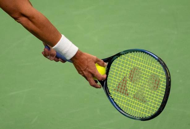 STOCKHOLM 20241017 Spelare med racket och boll under Stockholm Open i Kungliga tennishallen. Stockholm SVERIGE x10430x