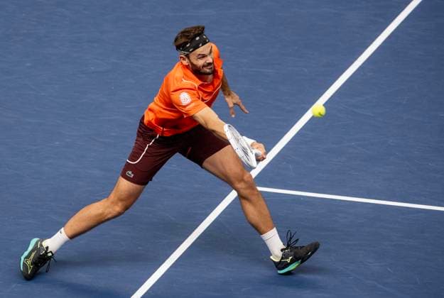 STOCKHOLM 20241017 Dubbelmatchen mellan Gonzalo Escobar och Diego Hidalgo fran Ecuador mot Hugo Nys fran Monaco (bild) och Jan Zielinski fran Polen under Stockholm Open i Kungliga tennishallen. Stockholm SVERIGE x10430x