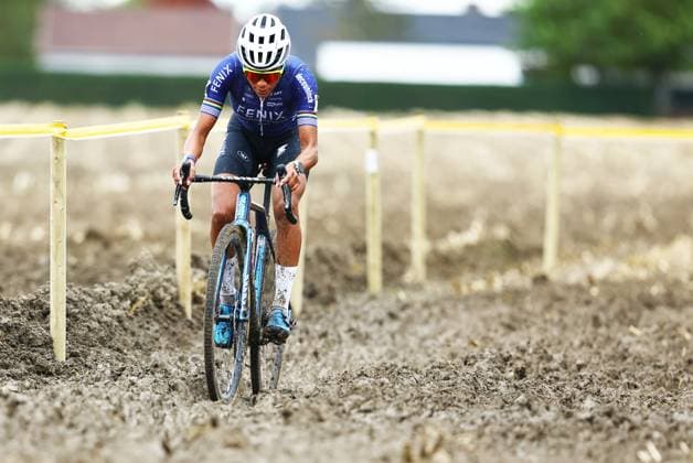 Dutch Ceylin Del Carmen Alvarado pictured in action during the women s elite race of the Kermiscross cyclocross cycling event in Ardooie, Thursday 17 October 2024. DAVIDxPINTENS  x102782780x