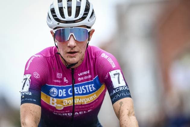 Belgian Alicia Franck pictured in action during the women s elite race of the Kermiscross cyclocross cycling event in Ardooie, Thursday 17 October 2024. DAVIDxPINTENS  x102784358x