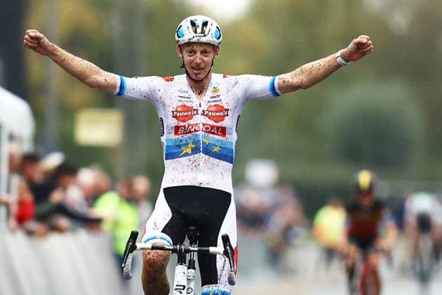 Belgian Michael Vanthourenhout celebrates as he crosses the finish line to win the men s elite race of the Kermiscross cyclocross cycling event in Ardooie, Thursday 17 October 2024. DAVIDxPINTENS  x102794580x