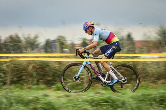 Belgian Lander Loockx pictured in action during the men s elite race of the Kermiscross cyclocross cycling event in Ardooie, Thursday 17 October 2024. DAVIDxPINTENS  x102798491x