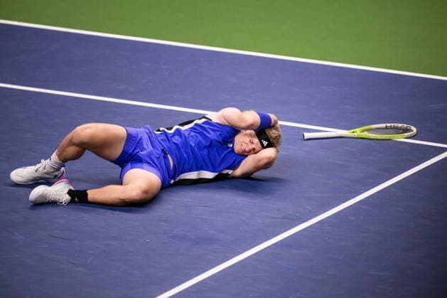 241017 Alejandro Davidovich Fokina of Spain in pain during a men s singles tennis match during day 6 of the ATP, Tennis Herren 250 Nordic Open on October 17, 2024 in Stockholm. Photo: Jesper Zerman BILDBYRAN kod JZ JZ0581 tennis atp 250 nordic open day 6 bbeng Copyright: JESPERxZERMAN BB241017JZ010