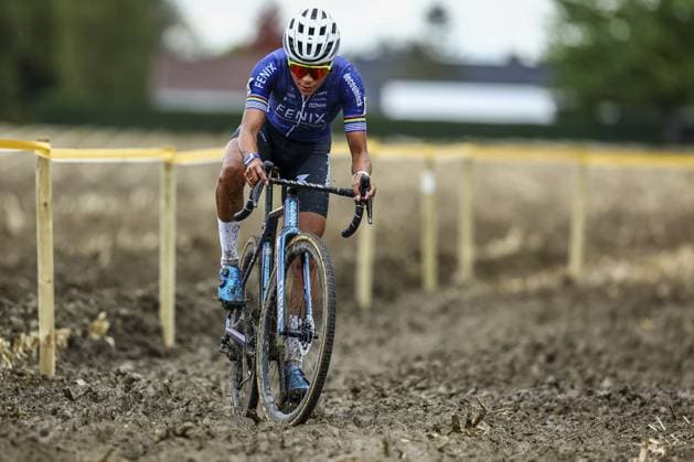 Dutch Ceylin Del Carmen Alvarado pictured in action during the women s elite race of the Kermiscross cyclocross cycling event in Ardooie, Thursday 17 October 2024. DAVIDxPINTENS  x102799591x