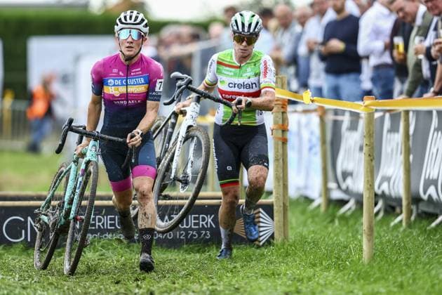 Belgian Alicia Franck and Belgian Marion Norbert Riberolle pictured in action during the women s elite race of the Kermiscross cyclocross cycling event in Ardooie, Thursday 17 October 2024. DAVIDxPINTENS  x102799625x