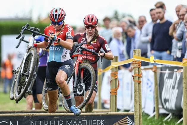 Belgian Sterre Vervloet and Belgian Shanyl De Schoesitter pictured in action during the women s elite race of the Kermiscross cyclocross cycling event in Ardooie, Thursday 17 October 2024. DAVIDxPINTENS  x102799635x