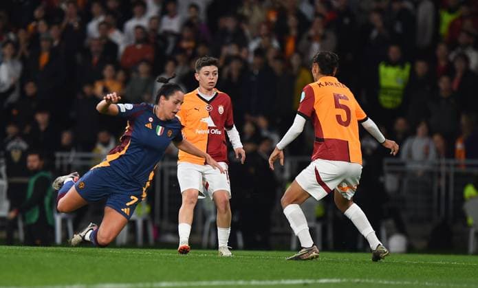 Kristina Bakarandze (21) , Eda Karatas (5) of Galatasaray and Evelyne Viens (7) of As Roma during the UEFA Women s Champions League match between Galatasaray A.S. and AS Roma at Ataturk Olympic Stadium on October 17, 2024 in Istanbul, Turkey. Istanbul Ataturk Olympic Stadium Turkey Copyright: xSeskimphotox Galatasaray-Roma-171024 (140)