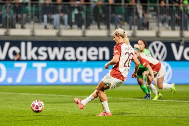 UEFA Women’s Champions League: VfL Wolfsburg - Olympique Lyonnais; 17.10.2024 Lindsey Horan (Olympique Lyonnais, 26) schiesst den Elfmeter zum 0:2 UEFA Women’s Champions League: VfL Wolfsburg - Olympique Lyonnais, Wolfsburg, AOK Stadion am 17.10.2024 Copyright: xBEAUTIFULxSPORTS Wunderlx