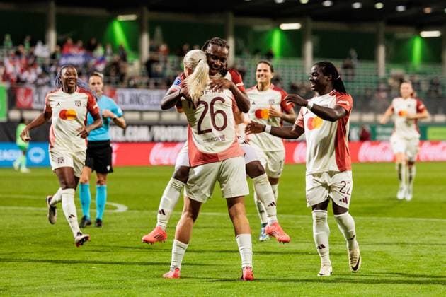 UEFA Women’s Champions League: VfL Wolfsburg - Olympique Lyonnais; 17.10.2024 Jubel zum 0:2 durch Lindsey Horan (Olympique Lyonnais, 26) Melchie Dumornay (Olympique Lyonnais, 6) UEFA Women’s Champions League: VfL Wolfsburg - Olympique Lyonnais, Wolfsburg, AOK Stadion am 17.10.2024 Copyright: xBEAUTIFULxSPORTS Wunderlx