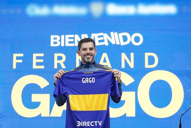 Presentacion Oficial de Fernando Gago como DT de Boca Juniors - Juan Roman Riquelme (Pte de Boca Juniors) en la presentacion - 14 de octubre de 2024 - Centro de Entrenamiento de Boca Juniors en Ezeiza - Foto: Javier Garcia Martino - Prensa CABJ - *** Official presentation of Fernando Gago as DT of Boca Juniors Juan Roman Riquelme President of Boca Juniors at the presentation October 14, 2024 Boca Juniors Training Center in Ezeiza Photo Javier Garcia Martino Press CABJ