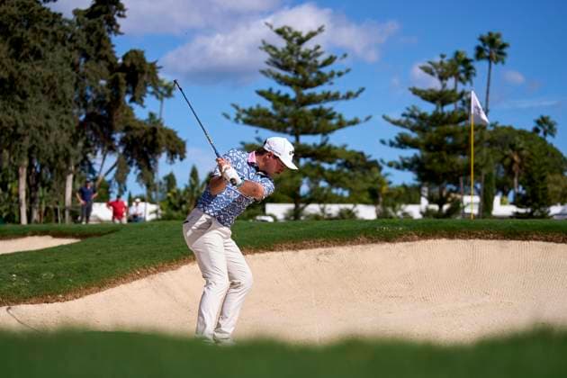 Estrella Damm N.A. Andalucia Masters 2024 David Micheluzzi of Australia plays his shot out of a bunker on the 16th hole on day one of the Estrella Damm N.A. Andalucia Masters 2024 at Real Club de Golf Sotogrande in San Roque, Spain, on October 17, 2024. San Roque, Spain Spain  Copyright: xJosexManuelxAlvarezxReyx originalFilename:alvarezrey-notitle241017_np6qk.jpg
