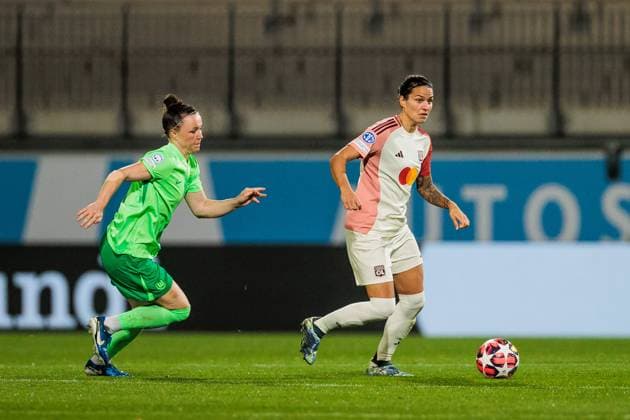 UEFA Women’s Champions League: VfL Wolfsburg - Olympique Lyonnais; 17.10.2024 Zweikampf Marina Hegering (VfL Wolfsburg, 31), Dzsenifer Marozsan (Olympique Lyonnais, 10) UEFA Women’s Champions League: VfL Wolfsburg - Olympique Lyonnais, Wolfsburg, AOK Stadion am 17.10.2024 Copyright: xBEAUTIFULxSPORTS Wunderlx