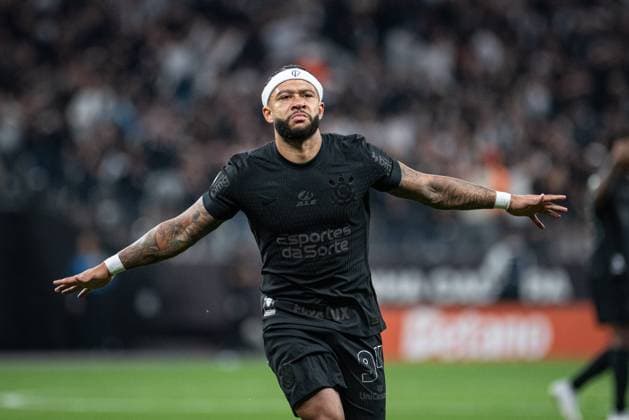 Match between Corinthians and Athletico-PR for the 2024 Brazilian Championship Sao Paulo (SP), 10 17 2024 - BRAZILIAN CORINTHIANS VS ATHLETICO-PR - Memphis Depay celebrates his goal in the match between Corinthians and Athletico-PR, valid for the 30th round of the Brazilian Football Championship, on the night of this Thursday, October 17, 2024, at Neo Quimica Arena, in Sao Paulo-SP. (Foto: Ronaldo Barreto Thenews2 imago images) SPO  Copyright: xRONALDOxBARRETOx
