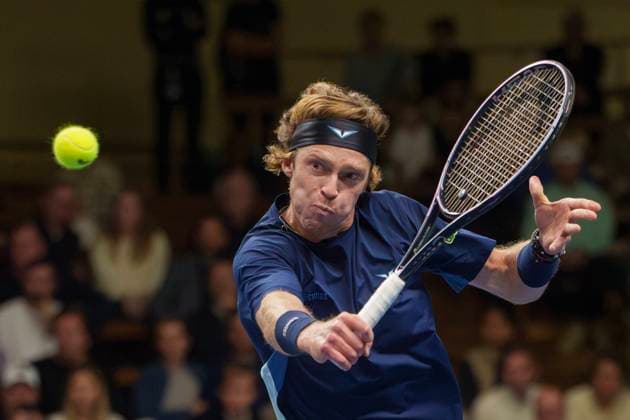 STOCKHOLM, SVERIGE 20241017 Andrey Rublev (Ryssland ) möter Alexandre Muller (Frankrike) under BNP Paribas Nordic Open pa Kungliga tennishallen i Stockholm. STOCKHOLM SVERIGE x12056x