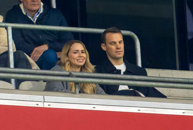 14.10.2024, Fussball UEFA Nations League 2024 25, Gruppe 3, 4.Spieltag, Deutschland - Niederlande, in der Allianz-Arena in München. Anika Neuer und Torwart Manuel Neuer (beide Deutschland)