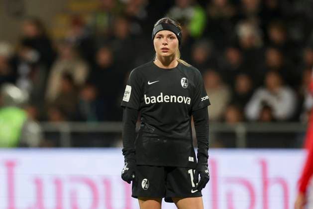 Eileen Campbell (SC Freiburg) schaut enttaeuscht, Google Pixel Frauen-Bundesliga, Eintracht Frankfurt vs SC Freiburg, Stadion am Brentanobad am 17. October 2024 in Frankfurt, Deutschland. (Foto von Marco Steinbrenner DeFodi Images) Eileen Campbell (SC Freiburg) looks dejected, Google Pixel Frauen-Bundesliga, Eintracht Frankfurt vs SC Freiburg, Stadion am Brentanobad, October 17, 2024 in Frankfurt, Germany. (Photo by Marco Steinbrenner DeFodi Images) DFB DFL REGULATIONS PROHIBIT ANY USE OF PHOTOGRAPHS AS IMAGE SEQUENCES AND OR QUASI-VIDEO. not used in POL SRB CRO FRA GBR NED ITA USA Defodi-108_frank_frei_20241014_115