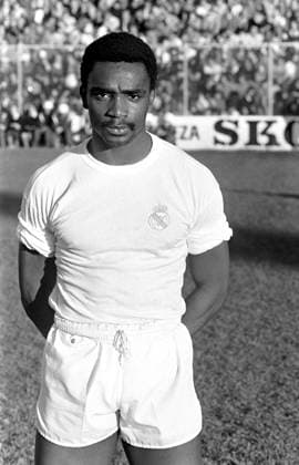 791215 Football, La Liga, Spain, 1979-80, Malaga - Real Madrid: Real Madrids Laurie Cunningham. Copyright: BILDBYRAN BB791215BB013
