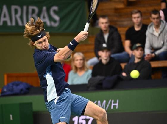 STOCKHOLM, SVERIGE 20241018 Andrej Rubljov, som spelar under neutral flagg, i kvartsfinal i BNP Paribas Nordic Open mot Stan Wawrinka, Schweiz,, i Kungliga tennishallen. STOCKHOLM SVERIGE x10040x