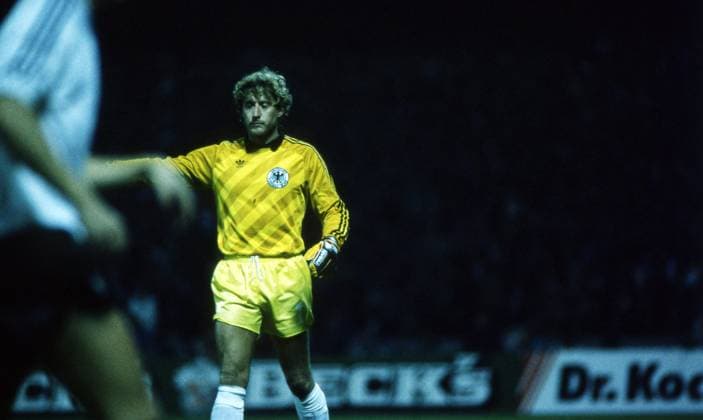 17.10.84 DFB Deutschland - Schweden Deutschland, Köln, 17.10.1984, Fussball, FIFA WM Qualifikation, DFB Deutschland - Schweden (2:0): Harald Toni Schumacher (Deutschland). *** 17 10 84 DFB Germany Sweden Germany, Cologne, 17 10 1984, Football, FIFA World Cup Qualification, DFB Germany Sweden 2 0 Harald Toni Schumacher Germany