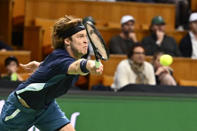 STOCKHOLM, SVERIGE 20241018 Andrej Rubljov, som spelar under neutral flagg, i kvartsfinal i BNP Paribas Nordic Open mot Stan Wawrinka, Schweiz,, i Kungliga tennishallen. STOCKHOLM SVERIGE x10040x