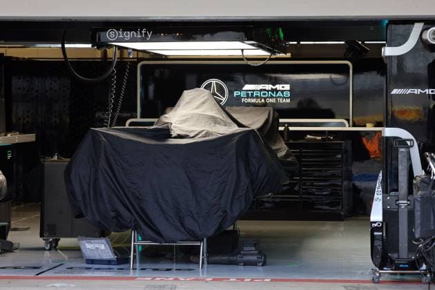 Noch abgedeckter Mercedes Benz AMG Formel 1 in der Box, Formel 1 Pirelli Grand Prix, FIA F1 Weltmeisterschaft, Circuit of Amerika, Austin Texas, 18.10.2024, USA,