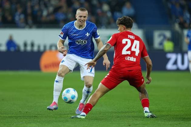 2024.10.18 xJFAx 2.BL SV Darmstadt 98 - 1.FC Köln v.l., Isac Alexi Sivert Lidberg (SV Darmstadt 98), Julian Andreas Pauli (1.FC Köln), Zweikampf, Action, Aktion, Battles for the Ball (DFL DFB REGULATIONS PROHIBIT ANY USE OF PHOTOGRAPHS as IMAGE SEQUENCES and or QUASI-VIDEO)