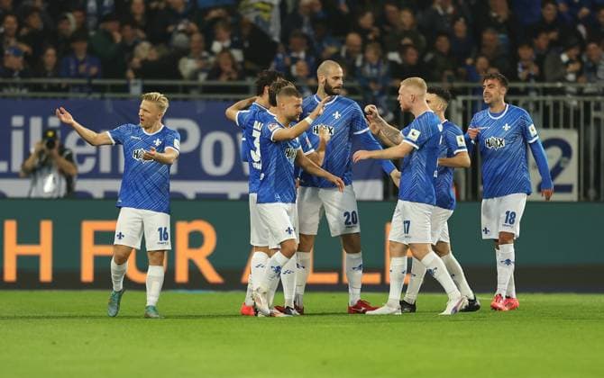 18.10.2024, xdcx, Fussball 2. Bundesliga, SV Darmstadt 98 - 1. FC Köln, emonline, emspor, despor, v.l., Torjubel zum 1:0 durch Fraser Hornby (SV Darmstadt 98), Goal celebration, celebrate the goal DFL DFB REGULATIONS PROHIBIT ANY USE OF PHOTOGRAPHS AS IMAGE SEQUENCES AND OR QUASI-VIDEO.