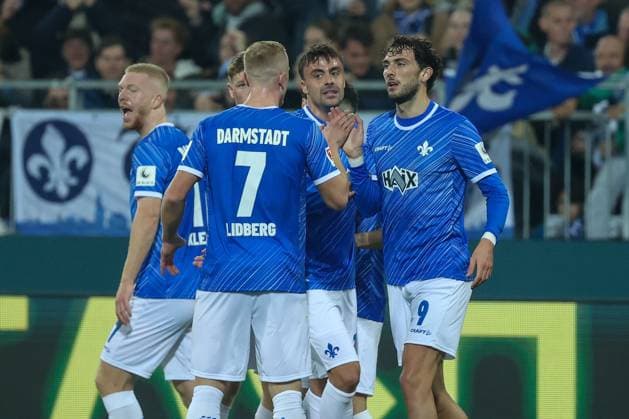 2024.10.18 xJFAx 2.BL SV Darmstadt 98 - 1.FC Köln v.l., Torjubel, Goal celebration, celebrate the goal um Fraser Hornby (SV Darmstadt 98) (DFL DFB REGULATIONS PROHIBIT ANY USE OF PHOTOGRAPHS as IMAGE SEQUENCES and or QUASI-VIDEO)