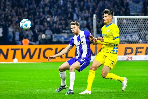 18.10.2024, xlakx, Fussball 2.Bundesliga, Hertha BSC Berlin - Eintracht Braunschweig emspor, v.l. Pascal Klemens (Hertha BSC 41),Levente Szabo (Eintracht Braunschweig 11),Zweikampf, Duell, Kampf, tackle (DFL DFB REGULATIONS PROHIBIT ANY USE OF PHOTOGRAPHS as IMAGE SEQUENCES and or QUASI-VIDEO) Daniel Lakomski Jan Huebner Berlin