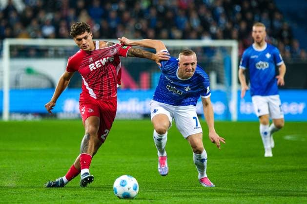 Julian Pauli (1. FC Koeln, 24) im Zweikampf mit Isac Lidberg (SV Darmstadt 98, 07), GER, SV Darmstadt 98 vs. 1. FC Koeln, Fussball, 2. Bundesliga, 9. Spieltag, Saison 2024 2025, 18.10.2024. DFL REGULATIONS PROHIBIT ANY USE OF PHOTOGRAPHS as IMAGE SEQUENCES and or QUASI-VIDEO. GER, SV Darmstadt 98 vs. 1. FC Koeln, Fussball, 2. Bundesliga, 9. Spieltag, Saison 2024 2025, 18.10.2024. Darmsatdt