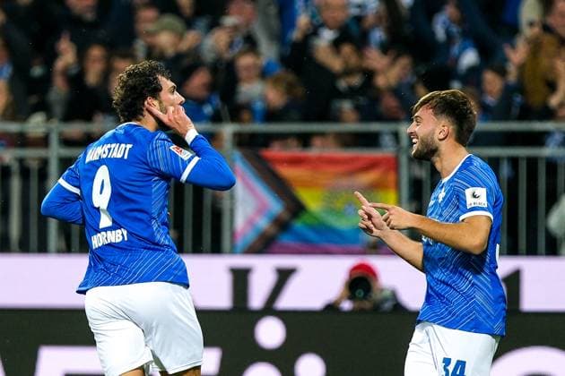 Fraser Hornby (SV Darmstadt 98, 09) und Killian Corredor(SV Darmstadt 98, 34) bejubeln das Tor zum 1:0, GER, SV Darmstadt 98 vs. 1. FC Koeln, Fussball, 2. Bundesliga, 9. Spieltag, Saison 2024 2025, 18.10.2024. DFL REGULATIONS PROHIBIT ANY USE OF PHOTOGRAPHS as IMAGE SEQUENCES and or QUASI-VIDEO. GER, SV Darmstadt 98 vs. 1. FC Koeln, Fussball, 2. Bundesliga, 9. Spieltag, Saison 2024 2025, 18.10.2024. Darmsatdt