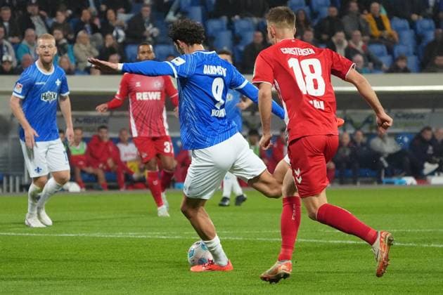 Frasier Hornby (SV Darmstadt 98, 09) zieht ab und erzielt das Tor zum 1:0 - 18.10.2024 2. Bundesliga, Saison 24 25: SV Darmstadt 98 vs 1. FC Köln, Stadion am Boellenfalltor, emonline, emspor,
