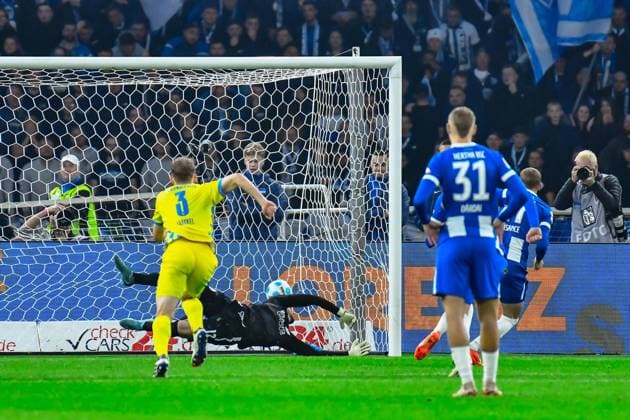 18.10.2024, xlakx, Fussball 2.Bundesliga, Hertha BSC Berlin - Eintracht Braunschweig emspor, v.l. Jubel nach dem 1:1 durch ein Elfmeter von Michael Cuisance (Hertha BSC 27), (DFL DFB REGULATIONS PROHIBIT ANY USE OF PHOTOGRAPHS as IMAGE SEQUENCES and or QUASI-VIDEO) Daniel Lakomski Jan Huebner Berlin