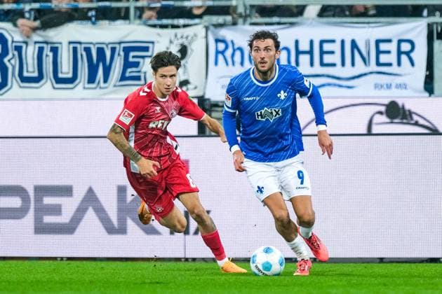 Denis Huseinbasic (1. FC Koeln, 08) im Zweikampf mit Fraser Hornby (SV Darmstadt 98, 09), GER, SV Darmstadt 98 vs. 1. FC Koeln, Fussball, 2. Bundesliga, 9. Spieltag, Saison 2024 2025, 18.10.2024. DFL REGULATIONS PROHIBIT ANY USE OF PHOTOGRAPHS as IMAGE SEQUENCES and or QUASI-VIDEO. GER, SV Darmstadt 98 vs. 1. FC Koeln, Fussball, 2. Bundesliga, 9. Spieltag, Saison 2024 2025, 18.10.2024. Darmsatdt