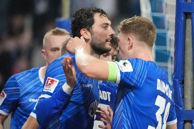 celebrate the goal, Torjubel zum 2:1 Frasier Hornby (SV Darmstadt 98, 09) - 18.10.2024 2. Bundesliga, Saison 24 25: SV Darmstadt 98 vs 1. FC Köln, Stadion am Boellenfalltor, emonline, emspor,