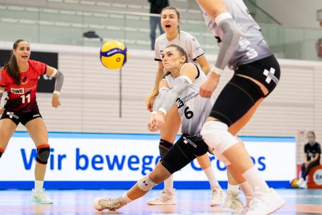 1. Volleyball Bundesliga Frauen: Schwarz-Weiss Erfurt vs. USC Münster; Erfurt; 18.10.2024 Kira Thomsen ( 6; Schwarz-Weiss Erfurt) 1. Volleyball Bundesliga Frauen: Schwarz-Weiss Erfurt vs. USC Münster; Riethsporthalle Erfurt; 18.10.2024 Copyright: xBEAUTIFULxSPORTS Duehringx