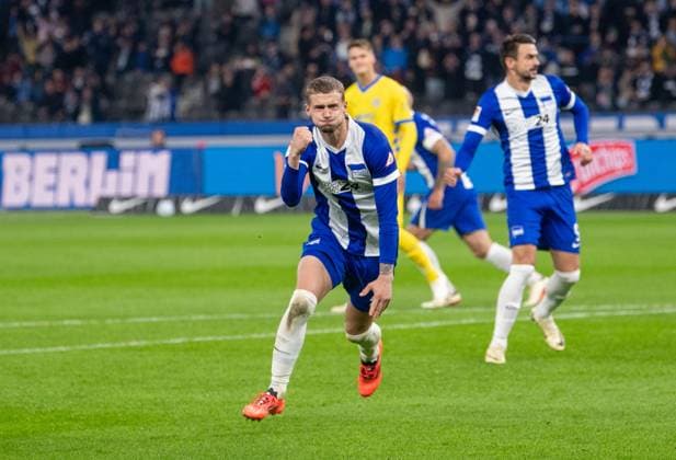 Fussball, Herren, Saison 2024 2025, 2. Bundesliga (9. Spieltag), Hertha BSC - Eintracht Braunschweig, Michael Cuisance (Hertha BSC), Jubel nach Tor zum 1:1, 18.10. 2024,