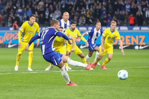 18.10.2024, xtgx, Fussball - 2.Bundesliga, Hertha BSC Berlin - Eintracht Braunschweig emspor, v.l. Michael Cuisance (Hertha, 27) trifft per Elfmeter zum 1:1 (DFL DFB REGULATIONS PROHIBIT ANY USE OF PHOTOGRAPHS as IMAGE SEQUENCES and or QUASI-VIDEO) Berlin