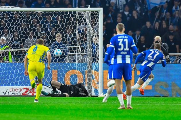 18.10.2024, xlakx, Fussball 2.Bundesliga, Hertha BSC Berlin - Eintracht Braunschweig emspor, v.l. Jubel nach dem 1:1 durch ein Elfmeter von Michael Cuisance (Hertha BSC 27), (DFL DFB REGULATIONS PROHIBIT ANY USE OF PHOTOGRAPHS as IMAGE SEQUENCES and or QUASI-VIDEO) Daniel Lakomski Jan Huebner Berlin
