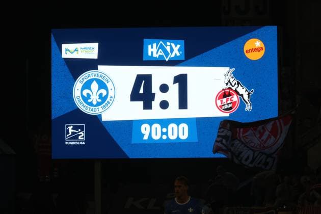 2024.10.18 xJFAx 2.BL SV Darmstadt 98 - 1.FC Köln v.l., Anzeigetafel 4:1 für SV Darmstadt 98 (DFL DFB REGULATIONS PROHIBIT ANY USE OF PHOTOGRAPHS as IMAGE SEQUENCES and or QUASI-VIDEO)