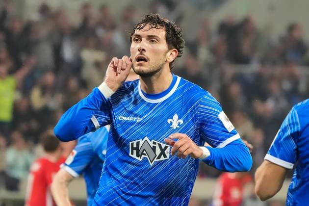 celebrate the goal, Torjubel zum 1:0 Frasier Hornby (SV Darmstadt 98, 09) - 18.10.2024 2. Bundesliga, Saison 24 25: SV Darmstadt 98 vs 1. FC Köln, Stadion am Boellenfalltor, emonline, emspor,