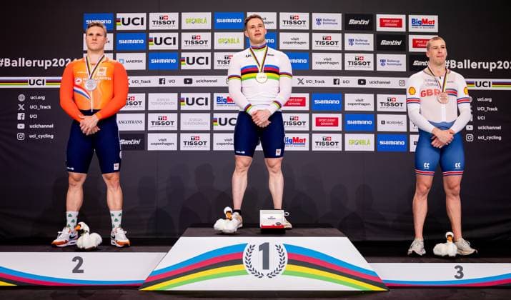 BALLERUP - Harrie Lavreysen and Jeffrey Hoogland during the medal ceremony for the 1-kilometer time trial on the third day of the World Track cycling, Rad, Radsport, Bahnrad, Bahn Championships at the Ballerup Super Arena. ANP IRIS VAN DEN BROEK xVIxANPxSportx xxANPxIVx 511175972 originalFilename: 511175972.jpg